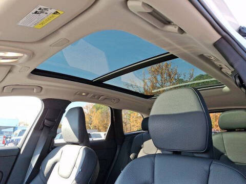 2024 Volvo XC60 B5 Plus Dark Theme