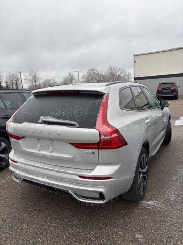 2025 Volvo XC60 B5 Plus Dark Theme