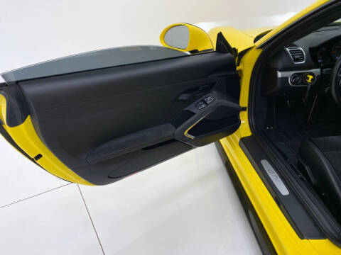 2016 Porsche Cayman GT4