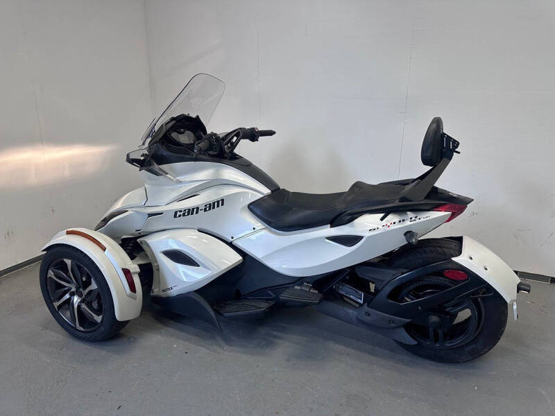 2014 Can-Am Spyder ST-S SE5