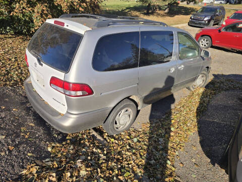 2001 Toyota Sienna LE