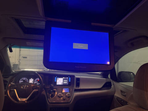 2016 Toyota Sienna XLE Premium 8-Passenger