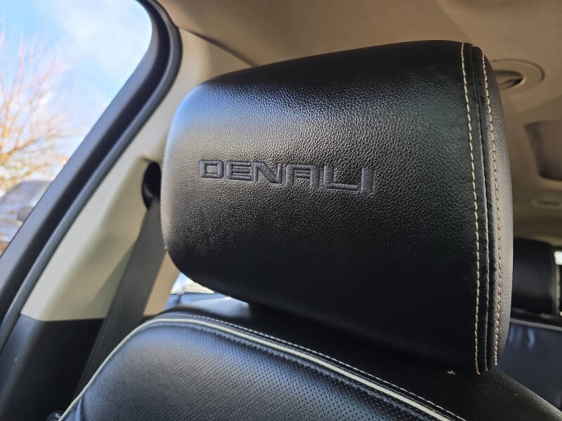 2017 GMC Acadia Denali