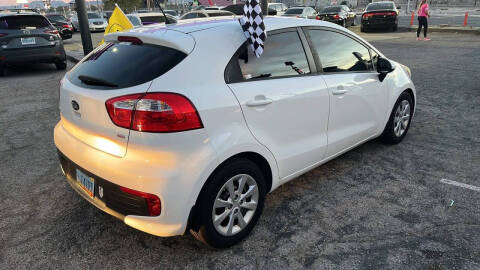 2017 Kia Rio 5-Door LX