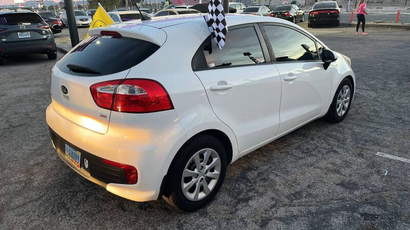 2017 Kia Rio 5-Door LX