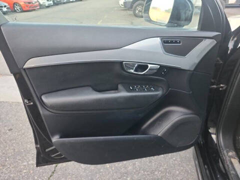 2016 Volvo XC90 T5 Momentum