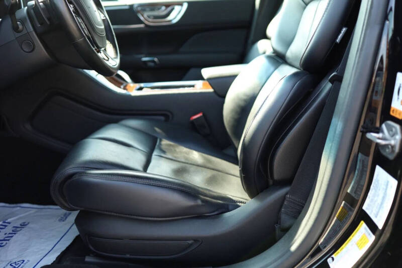 2019 Lincoln Continental Select