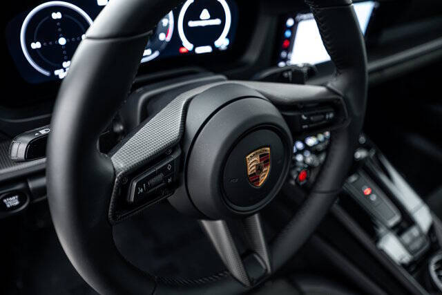 2025 Porsche 911 Carrera 4 GTS