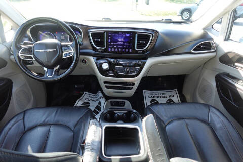 2017 Chrysler Pacifica Touring-L Plus