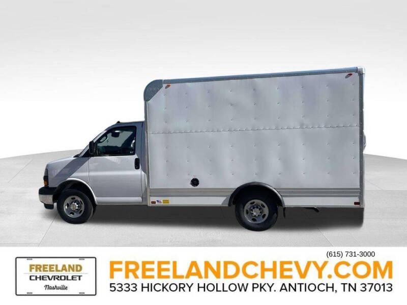 2025 Chevrolet Express 3500