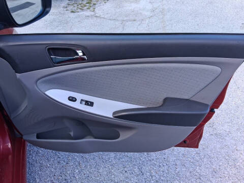 2013 Hyundai Accent SE