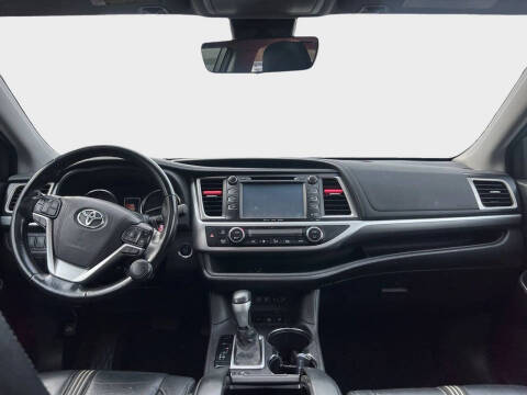 2017 Toyota Highlander SE