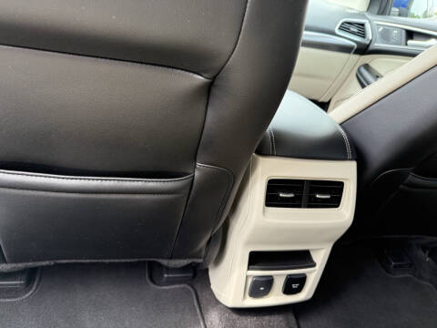 2020 Ford Edge Titanium