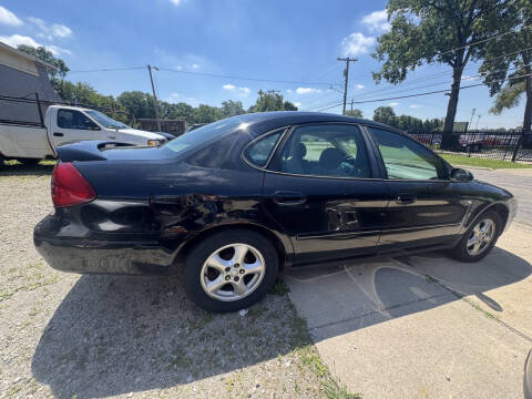 2003 Ford Taurus SE