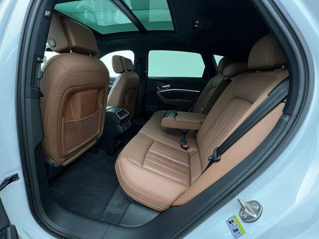 2021 Audi e-tron quattro Premium Plus