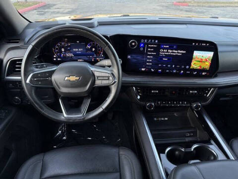 2025 Chevrolet Suburban LT