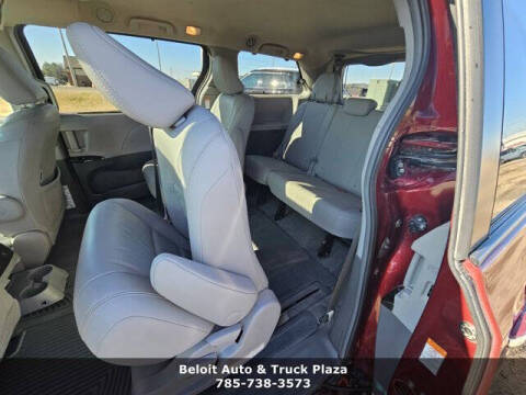2017 Toyota Sienna XLE Premium 8-Passenger
