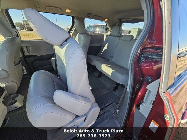 2017 Toyota Sienna XLE Premium 8-Passenger