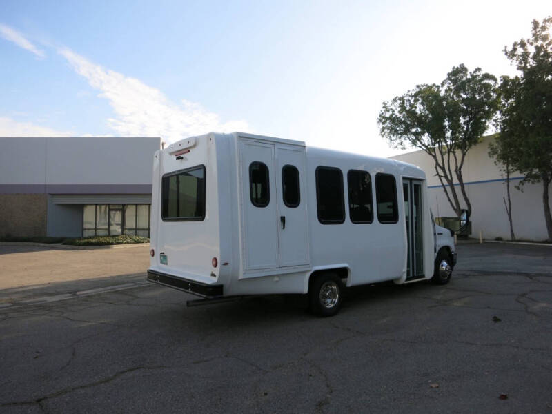 2023 Ford E-450 VIP 2200 ADA Shuttle Bus