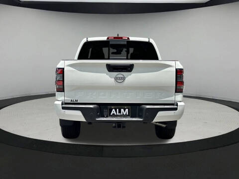 2025 Nissan Frontier SV