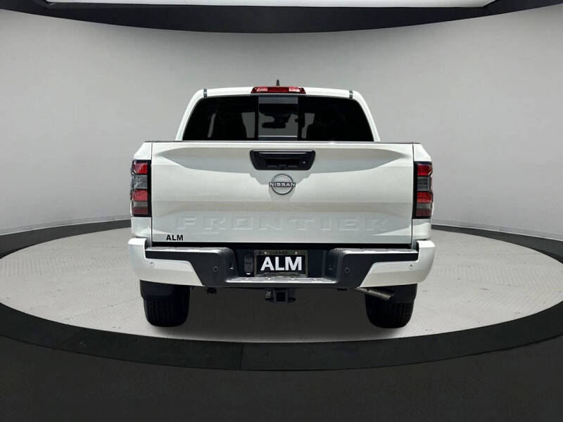 2025 Nissan Frontier SV