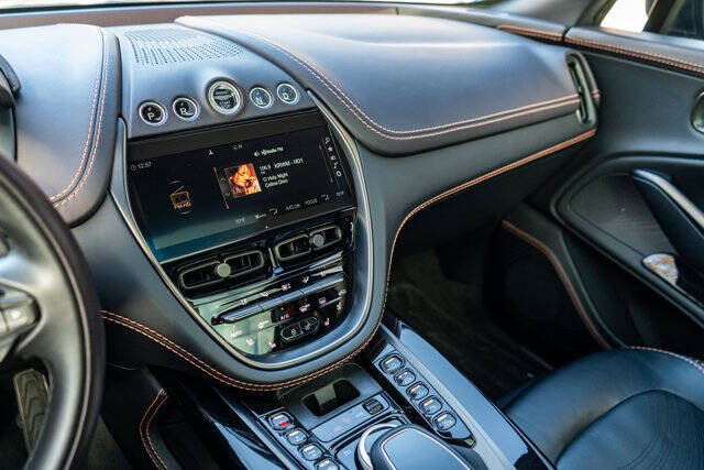 2022 Aston Martin DBX