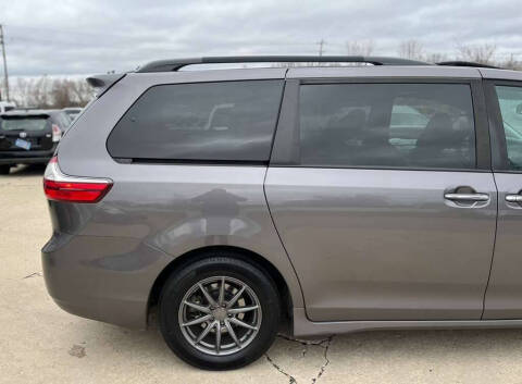 2019 Toyota Sienna XLE 8-Passenger