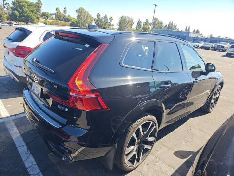 2024 Volvo XC60 B5 Ultimate Dark Theme