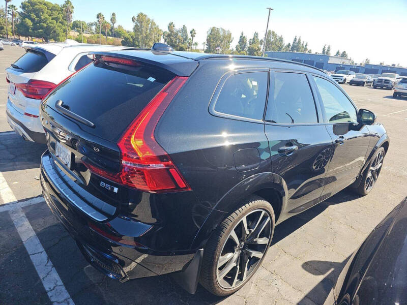 2024 Volvo XC60 B5 Ultimate Dark Theme