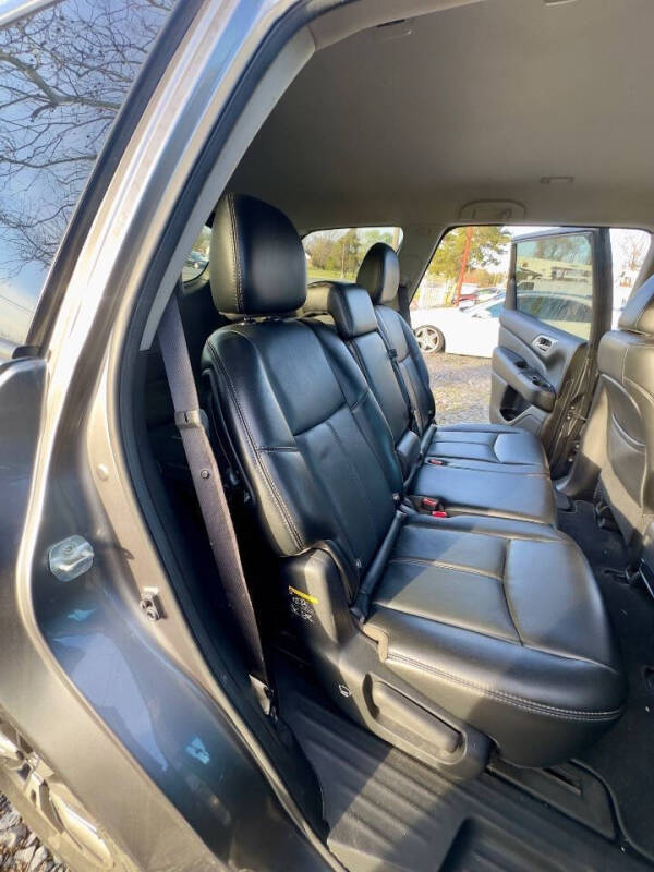 2017 Nissan Pathfinder SL