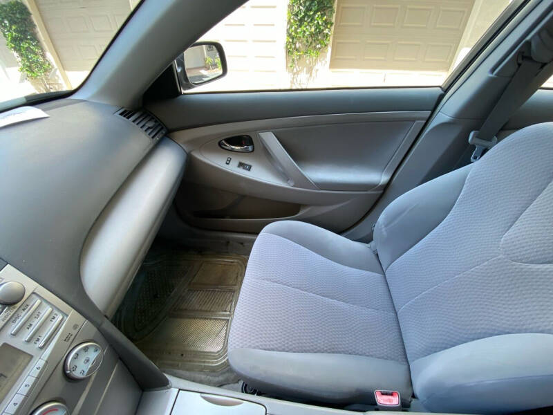 2010 Toyota Camry LE photo 12