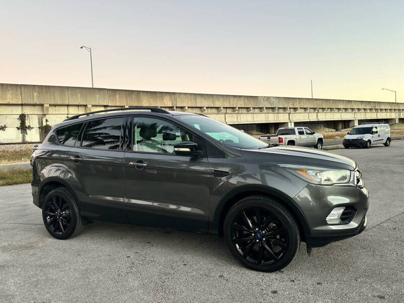 2017 Ford Escape null photo 7