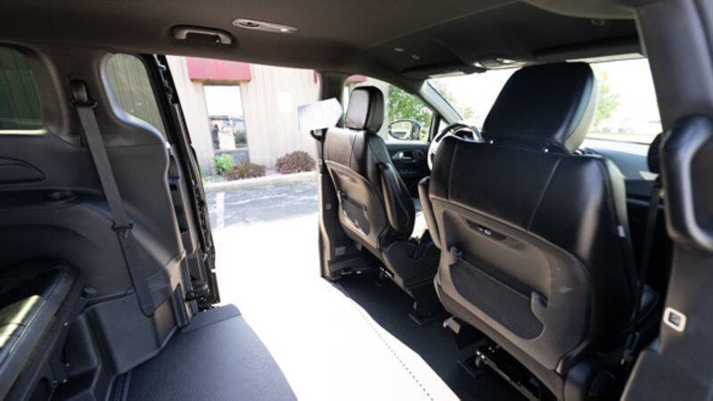2025 Chrysler Pacifica Select