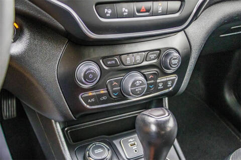 2023 Jeep Cherokee Altitude Lux