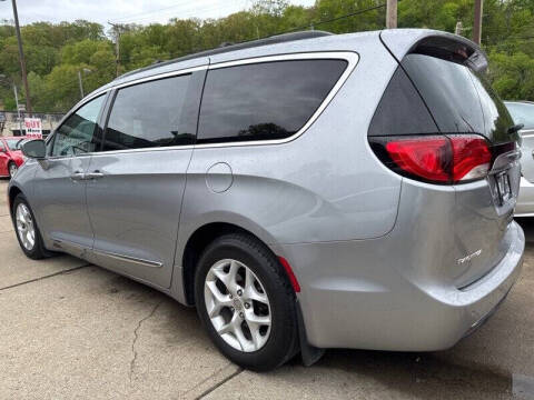 2017 Chrysler Pacifica Touring-L