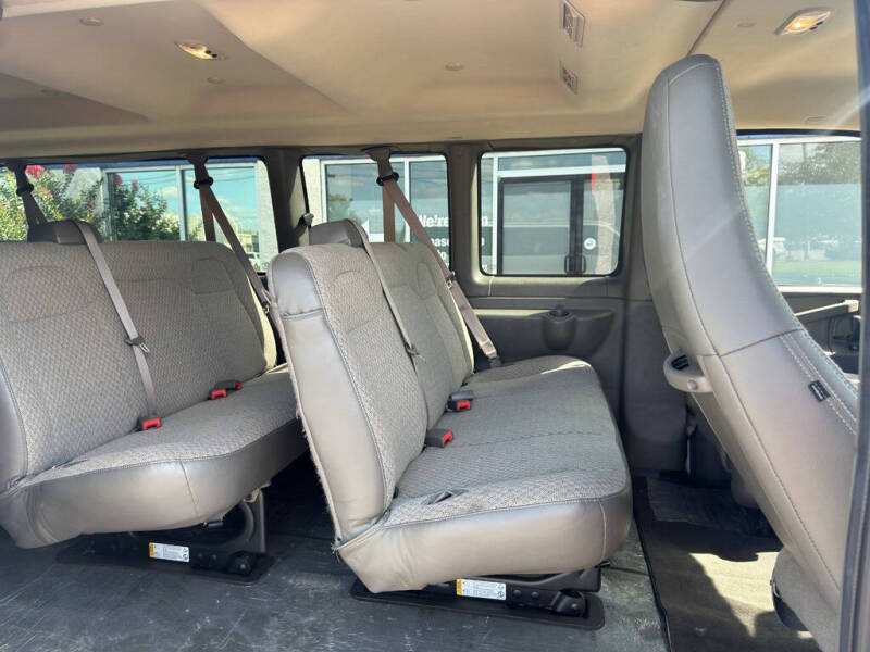 2025 Chevrolet Express LT 3500