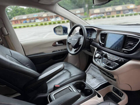 2017 Chrysler Pacifica Touring-L Plus