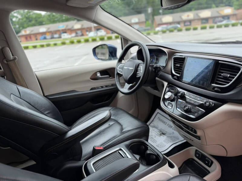 2017 Chrysler Pacifica Touring-L Plus