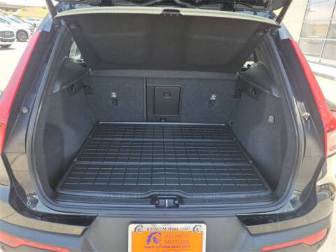 2023 Volvo XC40 B5 Plus Dark Theme