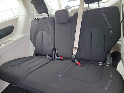 2024 Chrysler Voyager LX