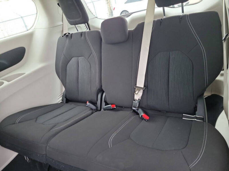 2024 Chrysler Voyager LX