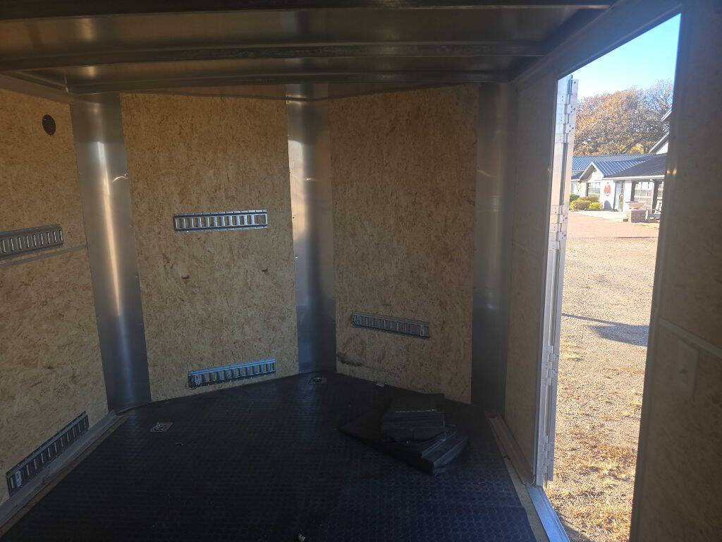 2022 H & H ENCLOSED 28 FEET 18