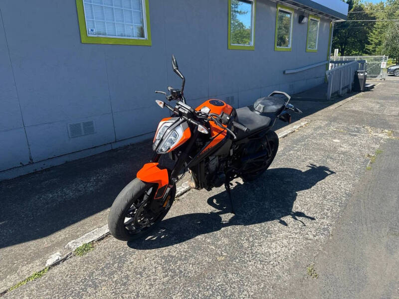2022 KTM 890 Duke