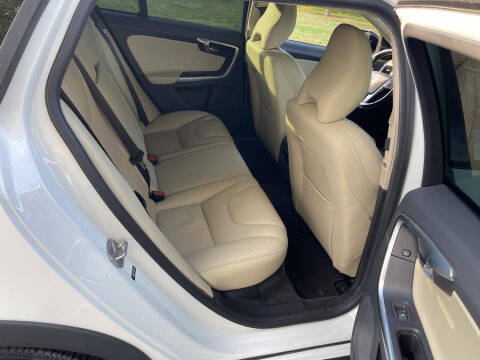 2015 Volvo V60 Cross Country T5