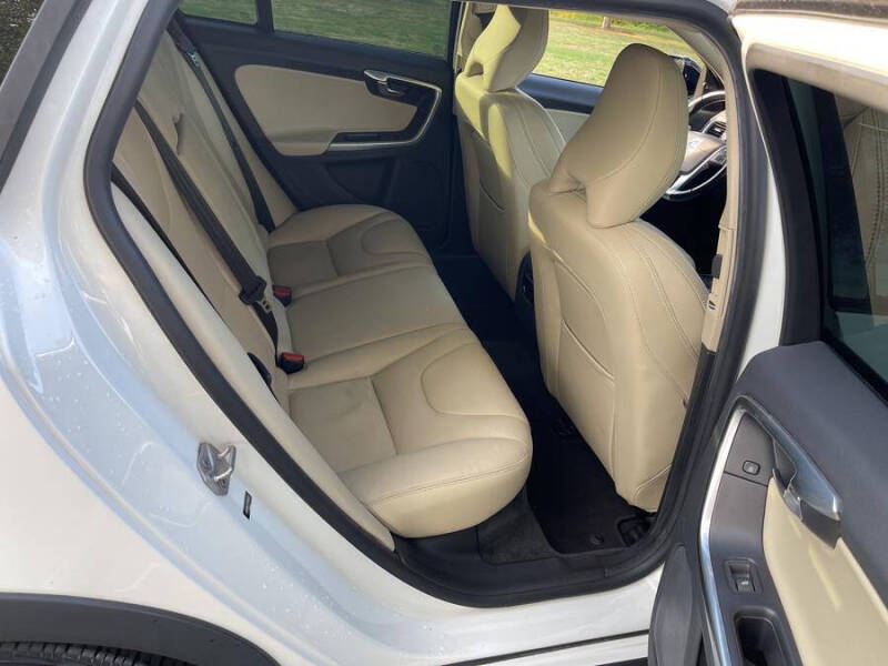 2015 Volvo V60 Cross Country T5