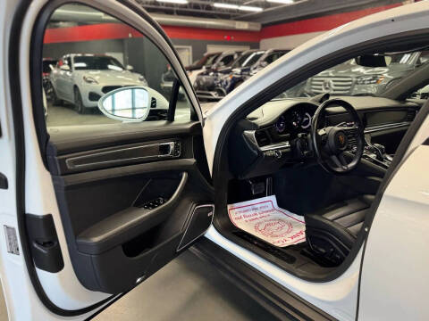 2023 Porsche Panamera 4 E-Hybrid Platinum Edition