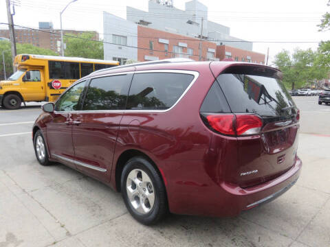 2018 Chrysler Pacifica Hybrid Limited