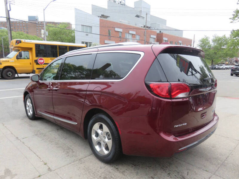 2018 Chrysler Pacifica Hybrid Limited