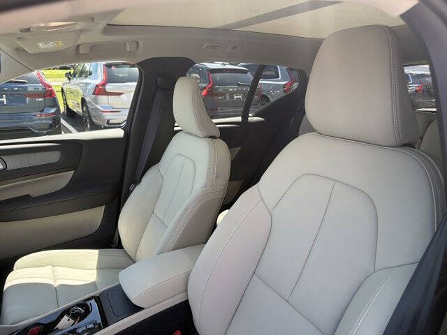 2026 Volvo XC40 B5 Plus