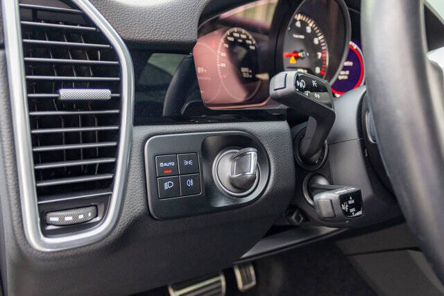 2022 Porsche Cayenne S Platinum Edition